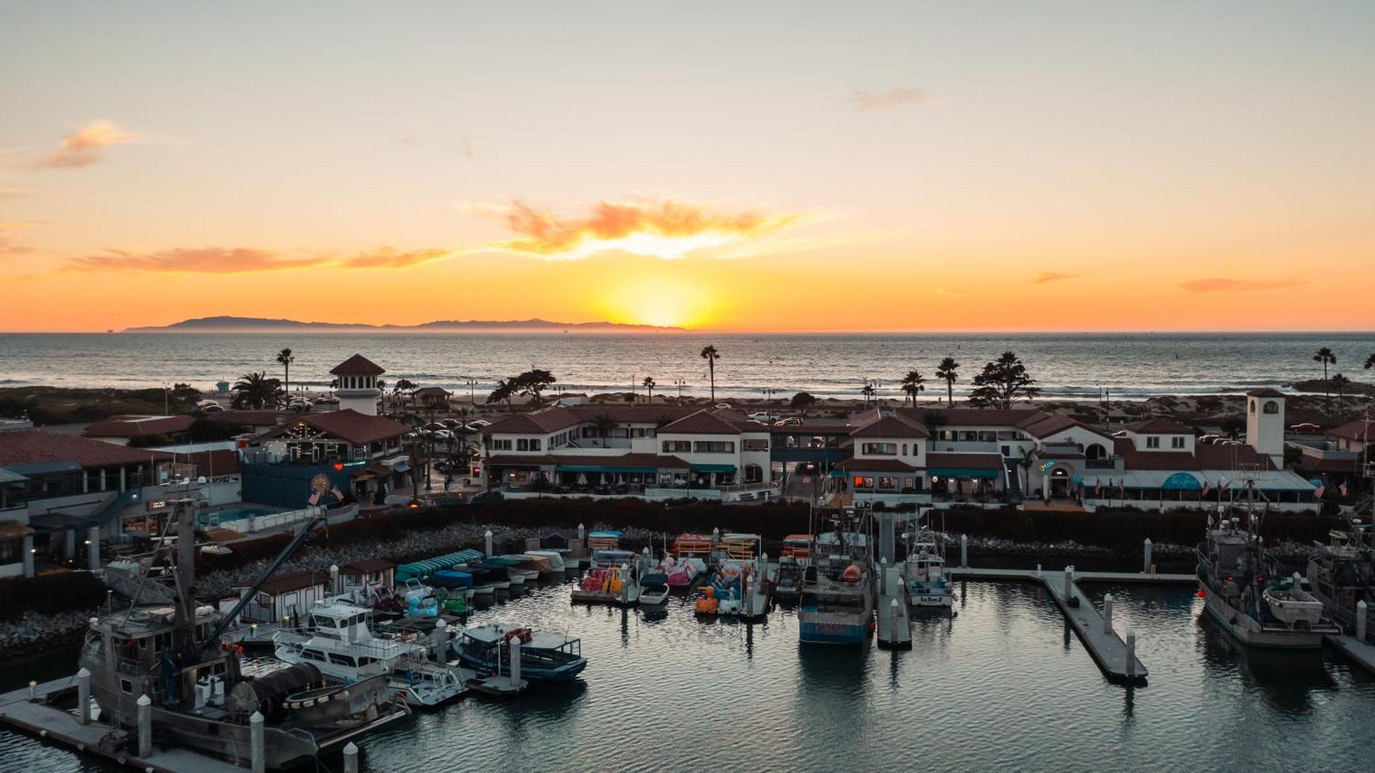 Ventura Beach Marriott Exterior photo