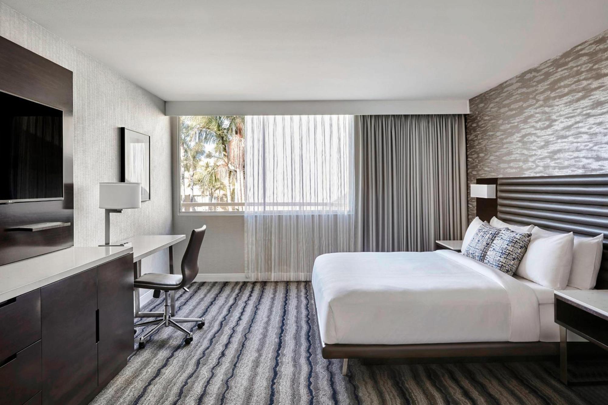 Ventura Beach Marriott Exterior photo